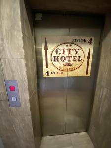 City Hotel