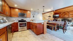 Mammoth Sierra Townhomes #38 condo