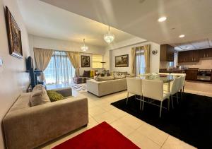 Stylish 1BR in Executive Tower