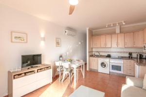 Las Palmas 20c - Oasis Properties