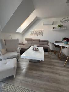 LaMira 2,3 Apartments