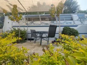 Couples Getaway Bus - Emba