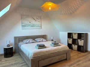 Maisons de vacances Saint Ho Mer Maison lumineuse vue mer 8 pers 4 chambres 2 sdb 2 WC etage renove en 2025 belle terrasse grand jardin clos parking 8 mn a pied petite plage grand jardin pres de Port en Bessin, Bayeux et plage Omaha beach : photos des chambres