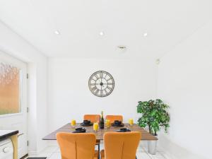 NEW Prestbury Place by Signature Stays - 5 Bedroom House Near Cheltenham Racecourse