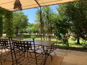 Maisons de vacances La maison a couleur - Mas provencal avec piscine : photos des chambres