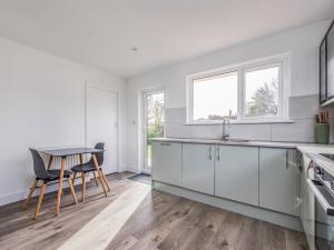 Charming Hayling House with Garden - Pass the Keys