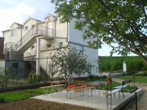 Trilj Apartman Jurika - Udovičić