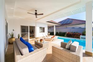 New Modern 3 Bedroom Pool Villa - MB3