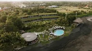 Hotel Komune and Beach Club Bali - Lebih