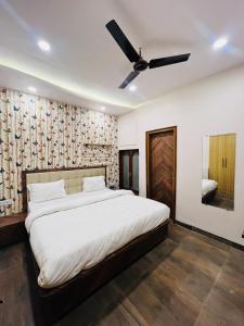 Char Dham Palace