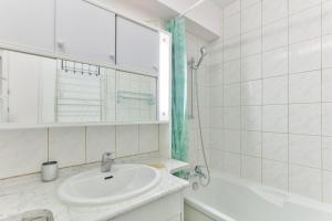 1BR Flat view on Eiffel Tower and Sacré-Coeur