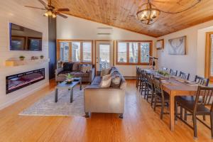 Scenic White Mountains Retreat Minutes from Owls Nest Resort, loon and more