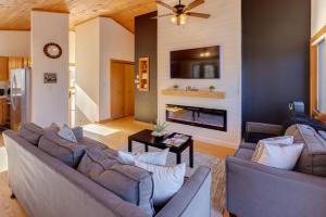 Scenic White Mountains Retreat Minutes from Owls Nest Resort, loon and more