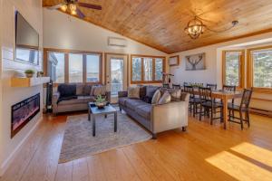 Scenic White Mountains Retreat Minutes from Owls Nest Resort, loon and more