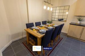 2 Bedroom Apartment By The One Retreats Short Lets & Serviced Accommodation Horley Close To Gatwick Airport