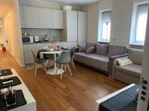 Three-Bedroom Deluxe Apartment room in Aparthotel Isola