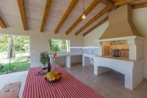 Apartment Susnjici 1 with Pool, Children Playground and Balcony