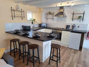 Lavender Cottage - a beautiful quirky family cottage