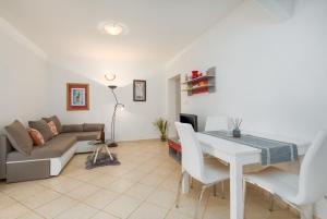 Apartment Susnjici 2 with Pool, Children Playground and Terrace