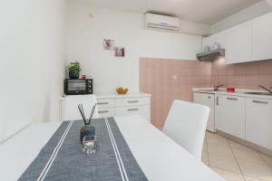 Apartment Susnjici 2 with Pool, Children Playground and Terrace