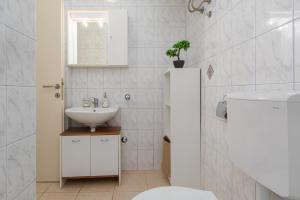 Apartment Susnjici 2 with Pool, Children Playground and Terrace