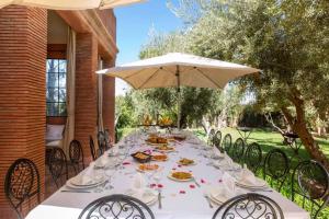 Villa Layyine avec personnel, piscine, spa et sports