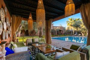 Villa Layyine avec personnel, piscine, spa et sports