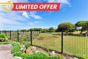 Leisure on Sleigh Langebaan - Direct golf course access & HOT TUB