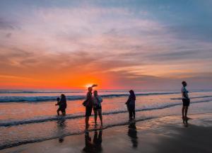 Central Cozy Villa 3BR 5min walk to shops, beach