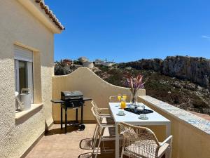 Gecko Apartment in Cumbre del Sol with sea views