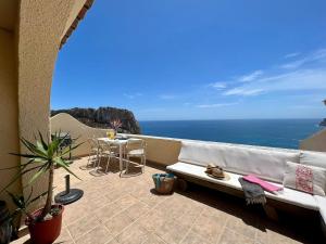 Gecko Apartment in Cumbre del Sol with sea views