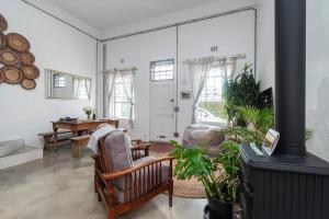 The Old Shop loft apt in the heart of Kalk Bay