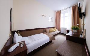 Single Room room in Continental Hotel-Pension