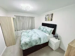 2 Bed-2 Bath-Town Centre-Free Parking - Easthampstead