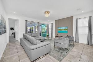 8939AD Amazing Solara