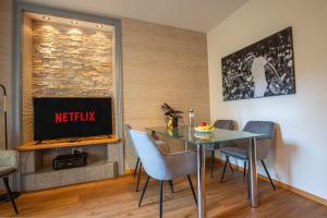 Special ROGER F RABBIT 1 Apartment, Roche Towers, 10-STAR