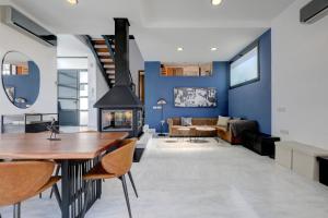011 Bright and Spacious Villa, Private Heated Pool
