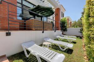 011 Bright and Spacious Villa with Private Pool