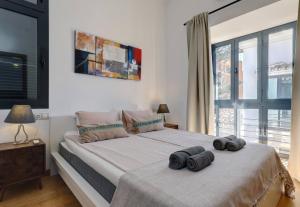 011 Bright and Spacious Villa, Private Heated Pool
