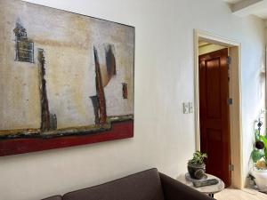 Centrally Located Affordable Apartment with Kitchen