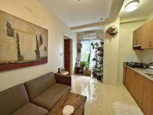 Centrally Located Affordable Apartment with Kitchen