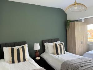 Birmingham 3 bed house near NEC, HS2 for LONG STAYS - contractors, families, work groups