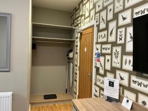 Chequers Lodge- Dalton-in- Furness- Self check in- for professionals and tourists