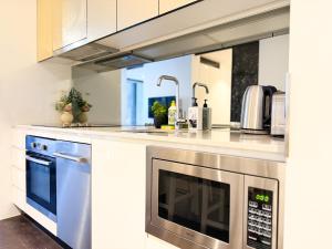 Modern Luxe Chic 2BR Near Southern Cross Station