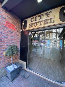 City Hotel