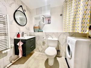 Appartements Studio du Clocher - Centre Historique, Cosy, Wifi, 2 personnes : photos des chambres