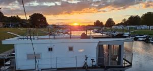 Main Hausboot Lore in der Marina Trosdorf bei Bamberg