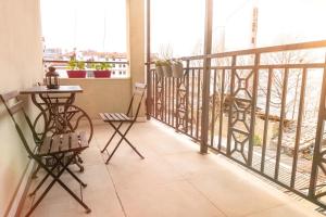 Center 2BDR additional living Room King bed 4 pers