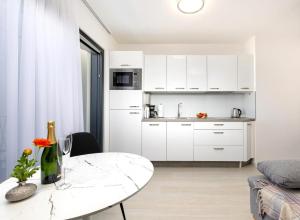 Luxury Studio Rim Tim