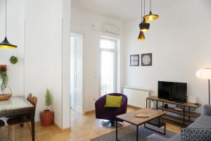 Center 2BDR additional living Room King bed 4 pers